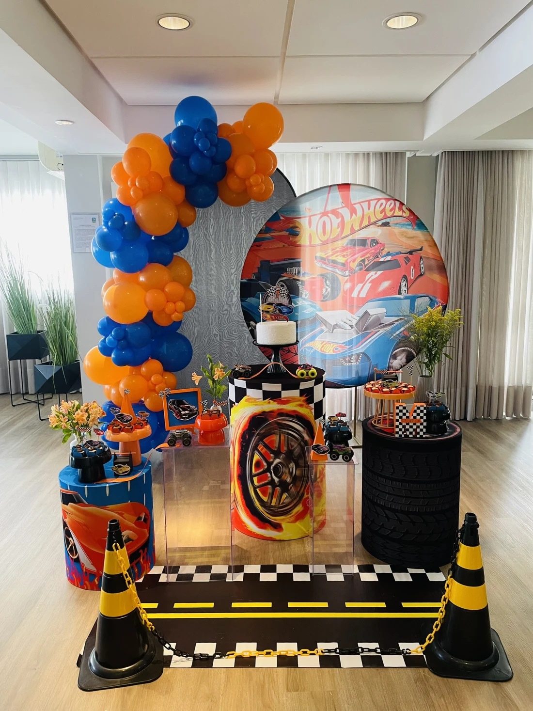 Decoração de festa Hot Wheels — Festaria