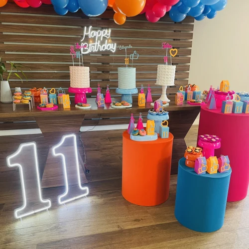 Decoração de festa Laranja, pink e Azul — Festaria