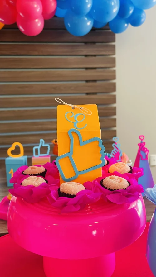 Decoração de festa Laranja, pink e Azul — Festaria
