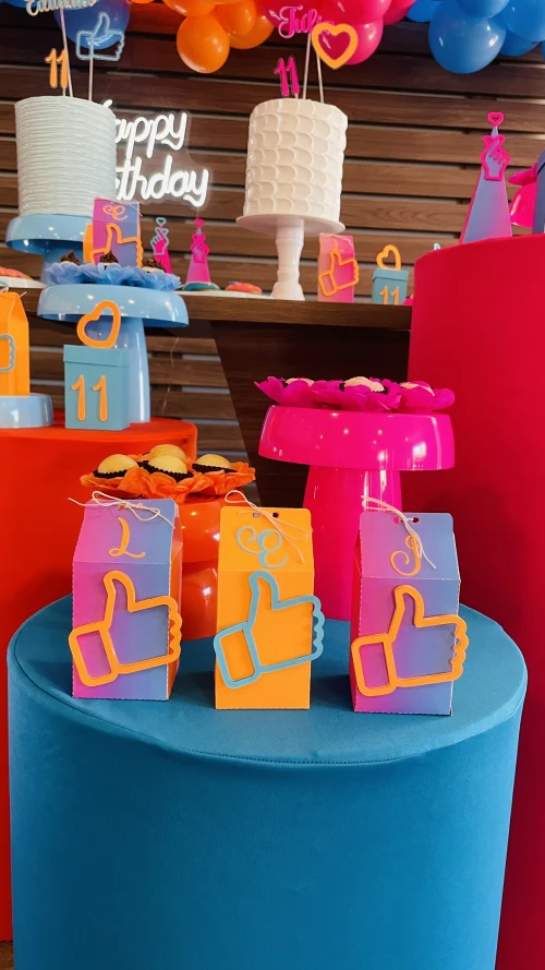 Decoração de festa Laranja, pink e Azul — Festaria